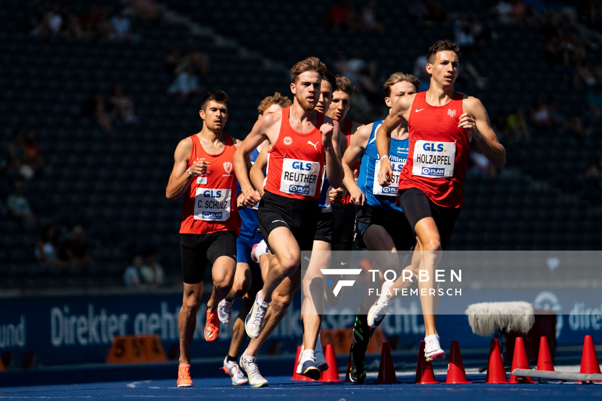 Marc Reuther (Eintracht Frankfurt e.V.), Tim Holzapfel (Unterlaender LG) im 800m Finale waehrend der deutschen Leichtathletik-Meisterschaften im Olympiastadion am 26.06.2022 in Berlin